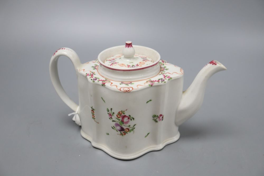 A New Hall famille rose tea pot and cover, circa 1795, 15cm high